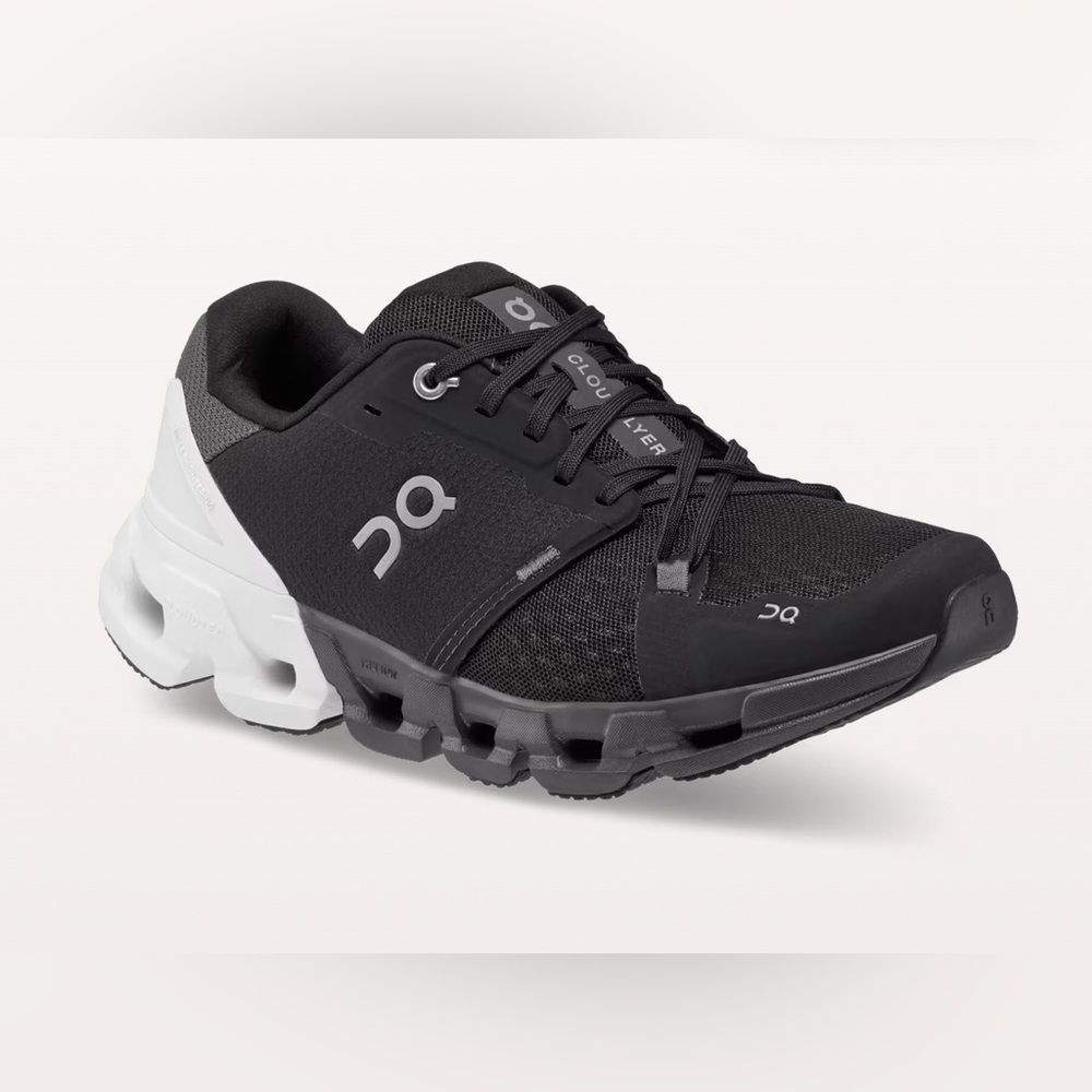 ON Women’s Cloud tech cloud flyer 4-size 8.5-BRAND NEW IN BOX!! - Picture 6 of 13